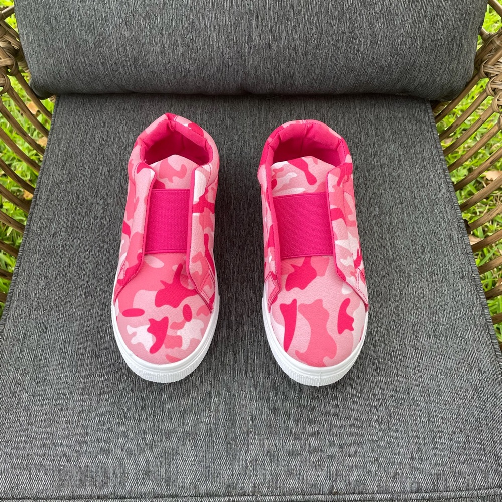 BNIB Olivia Miller OMG Pink Camo Sneaker Girl Shoes